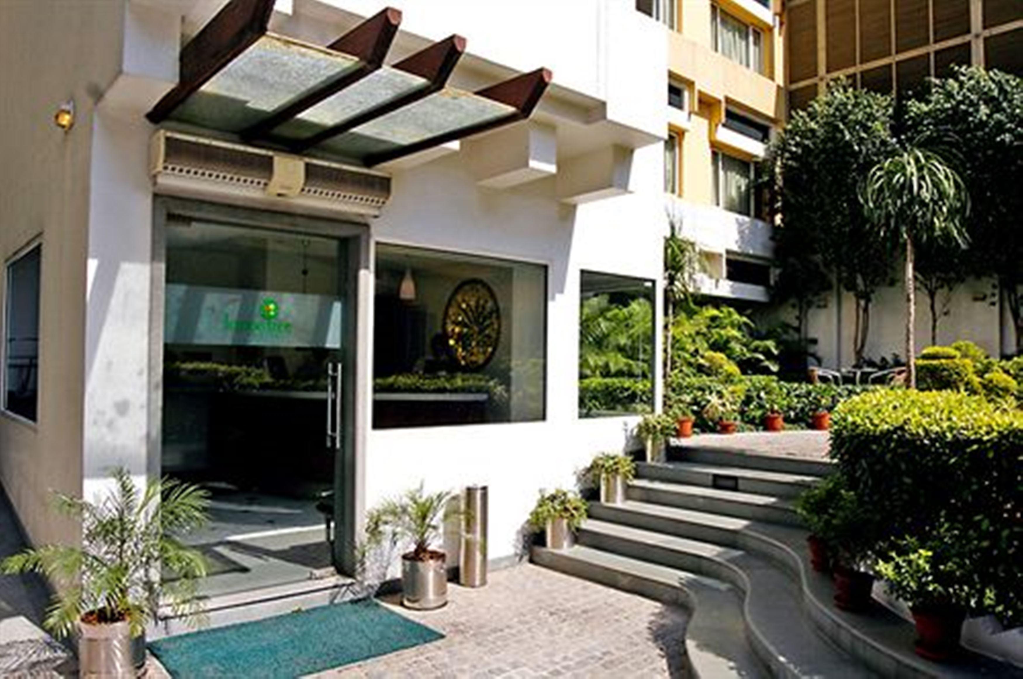 Lemon Tree Hotel, Udyog Vihar, Gurugram Γκουργκάον Εξωτερικό φωτογραφία