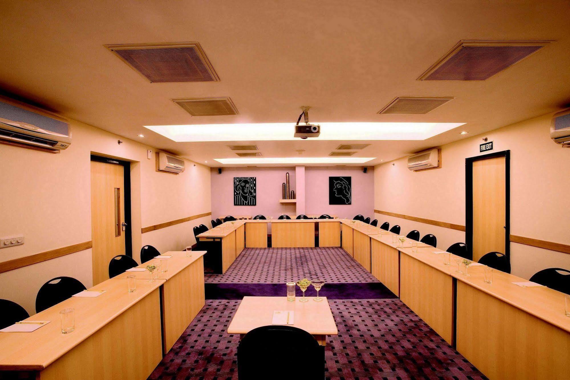 Lemon Tree Hotel, Udyog Vihar, Gurugram Γκουργκάον Εξωτερικό φωτογραφία