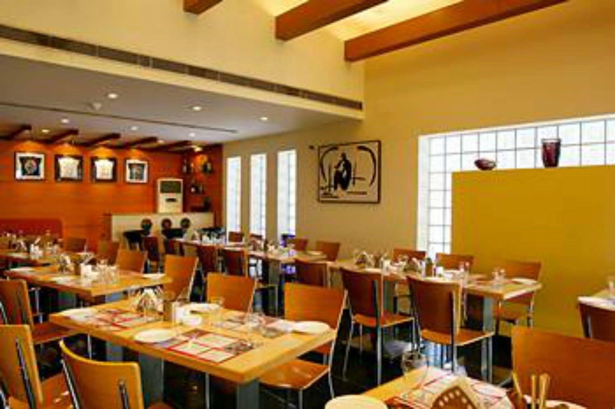 Lemon Tree Hotel, Udyog Vihar, Gurugram Γκουργκάον Εξωτερικό φωτογραφία