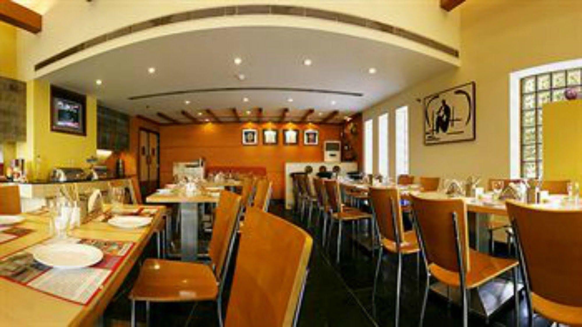 Lemon Tree Hotel, Udyog Vihar, Gurugram Γκουργκάον Εξωτερικό φωτογραφία